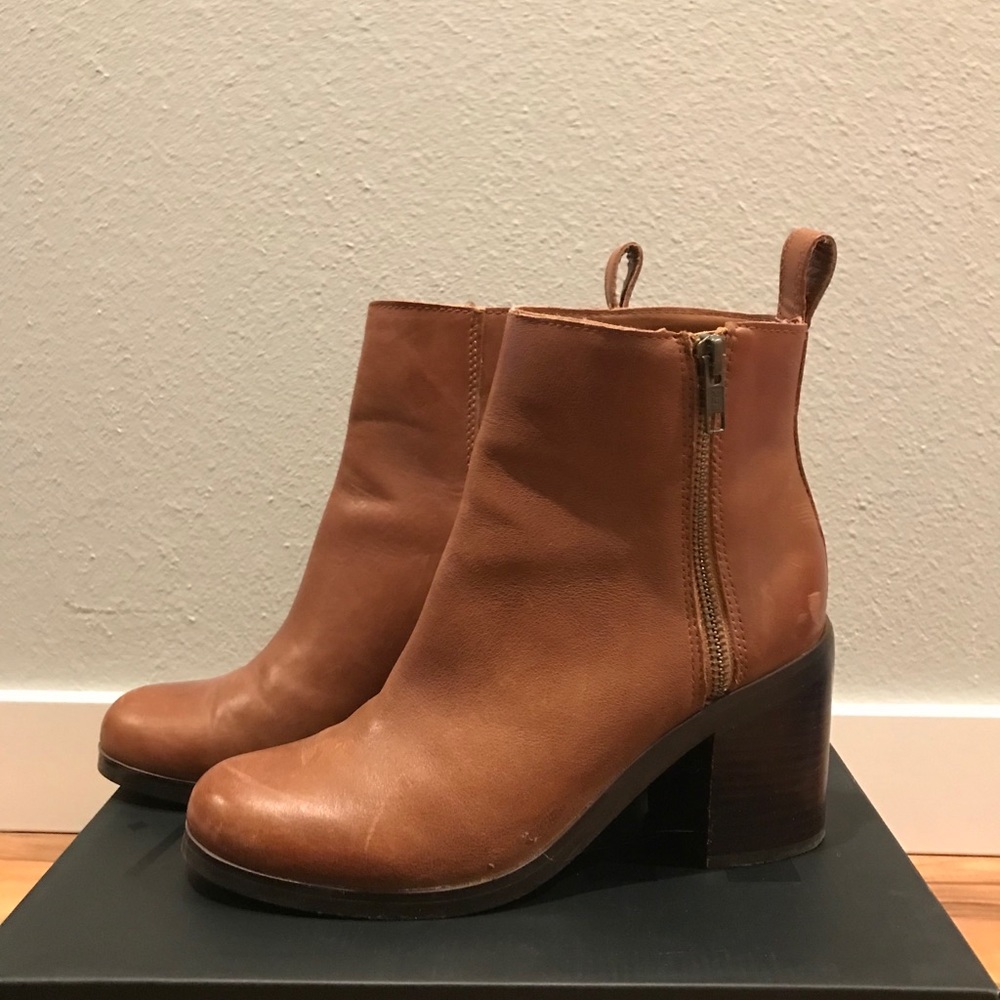 Gap brown leather zip boots